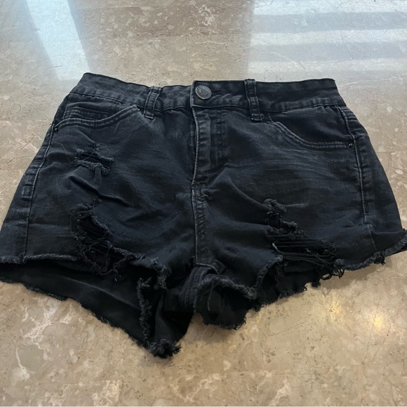Miami high rise distressed black jean shorts size 5 - Picture 2 of 6